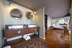 Luxury Tent | Premium bedding, in-room safe, individually decorated - Camp Figtree (Addo)