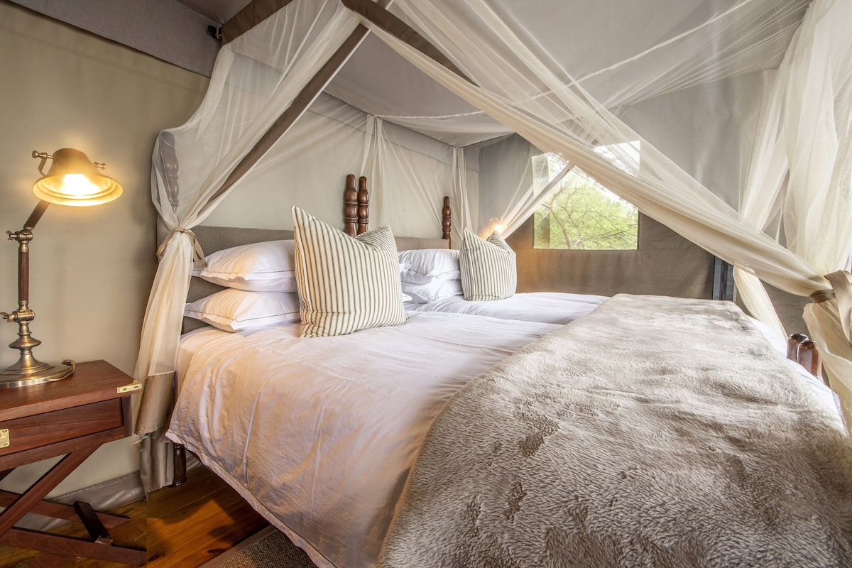 Luxe tent | Luxe beddengoed, een kluis op de kamer, individueel gedecoreerd