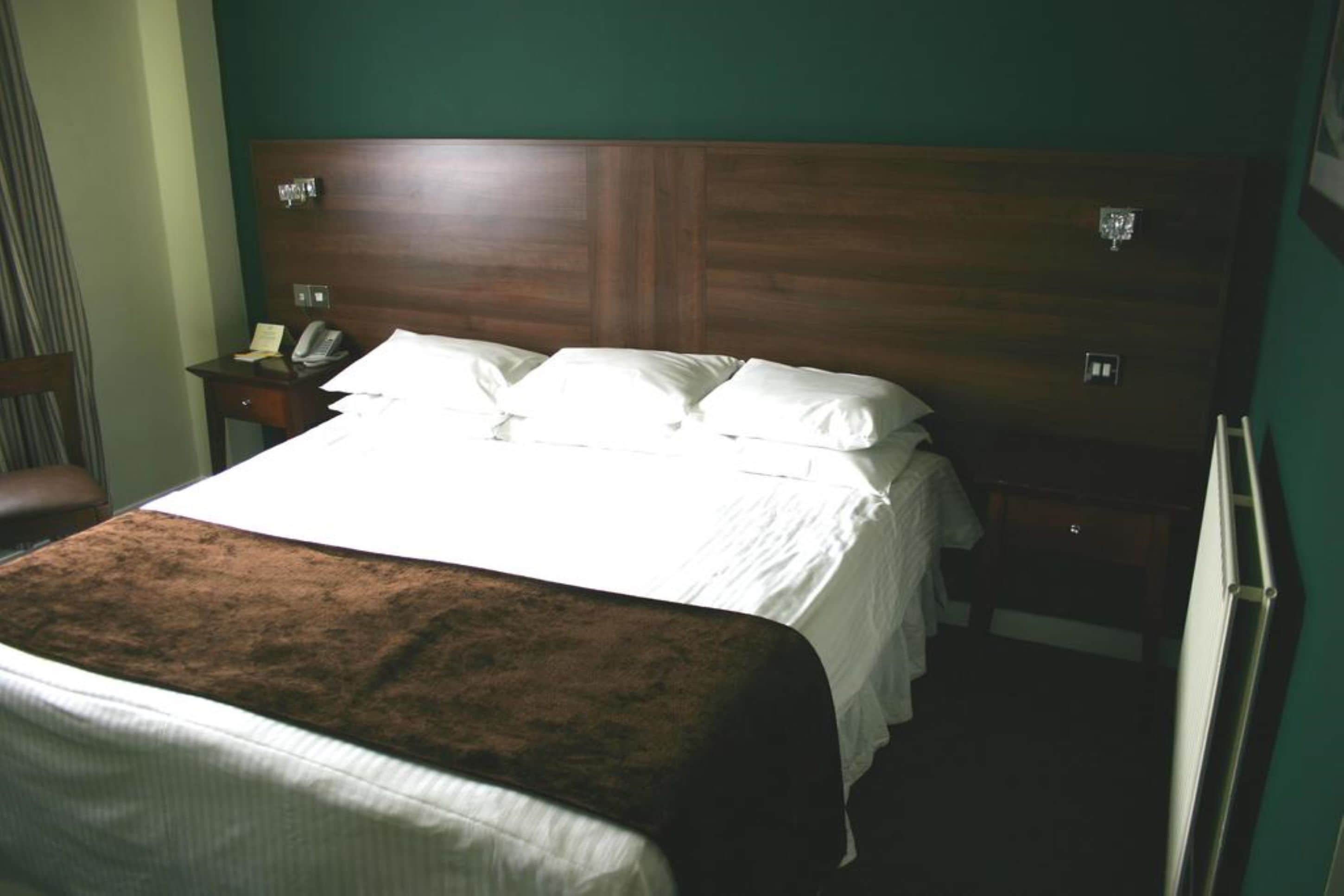 standard double room | 1 bedroom, in-room safe, desk, free wifi