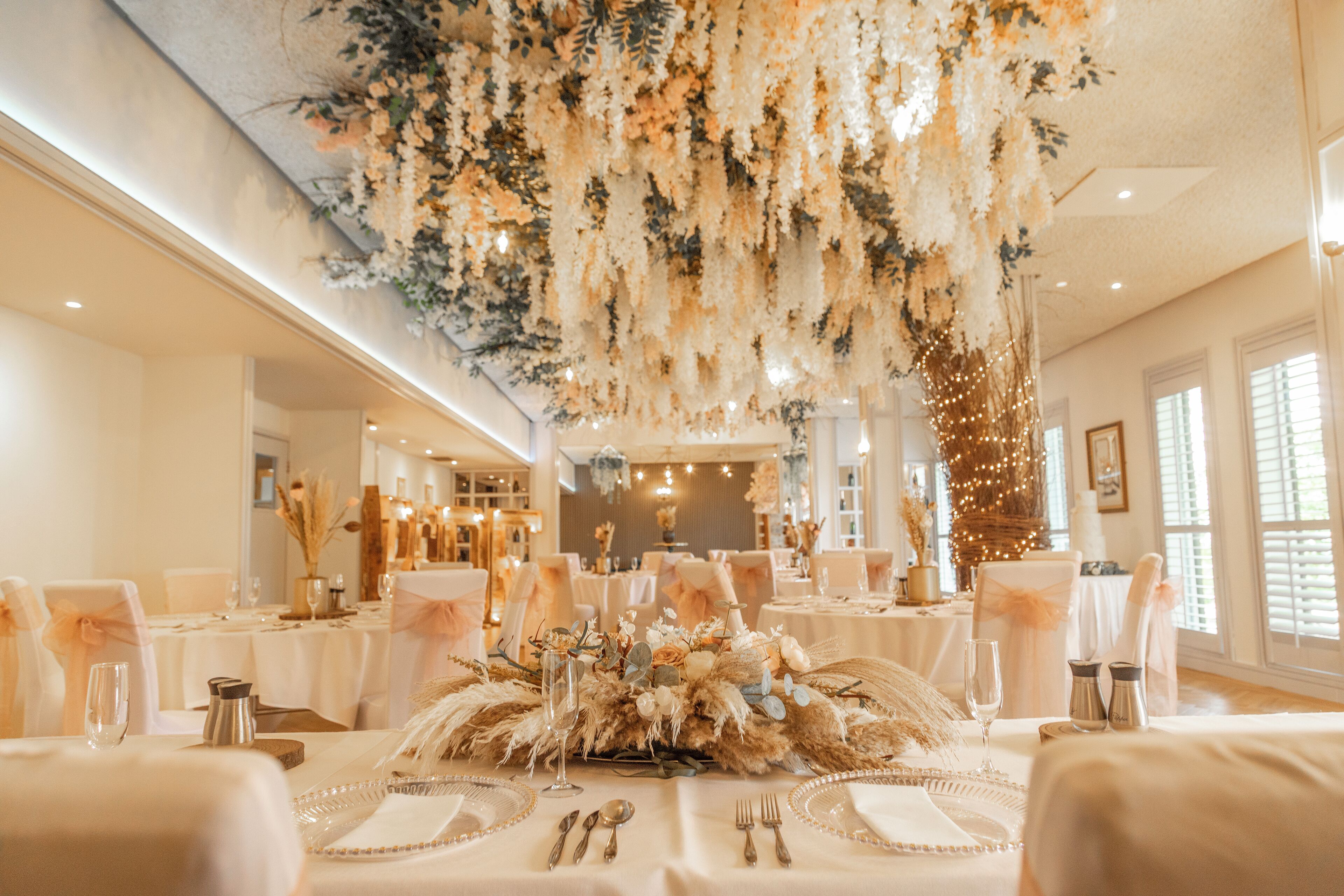 breakfast, lunch and dinner served