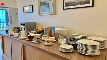 ๋งค์ผ ๋ทํ ๋ฌด๋ฃ ์์นจ ์์ฌ ํฌํจ