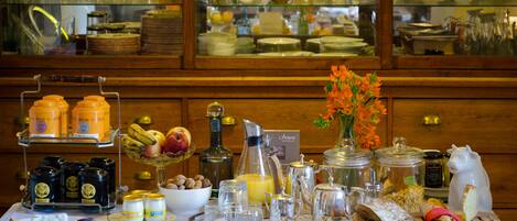 Petit déjeuner buffet (11 EUR par personne)