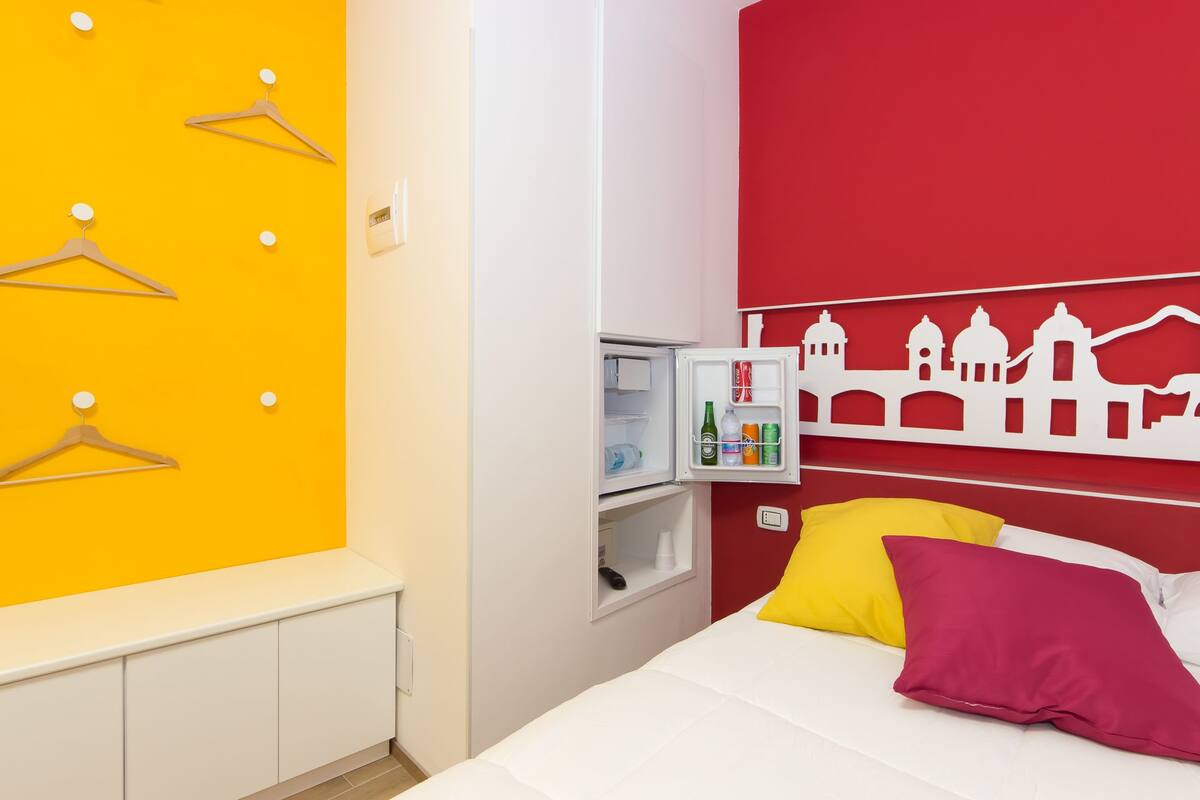 Ropa de cama de alta calidad y minibar 