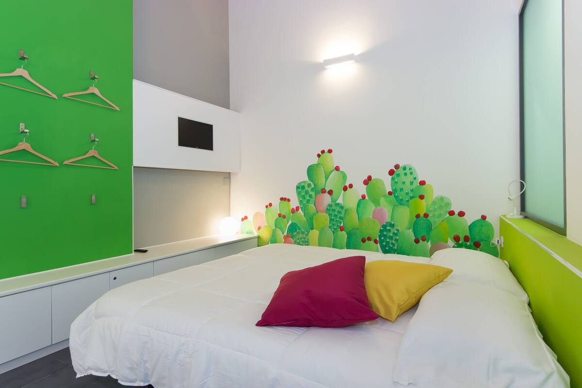 Ropa de cama de alta calidad y minibar 