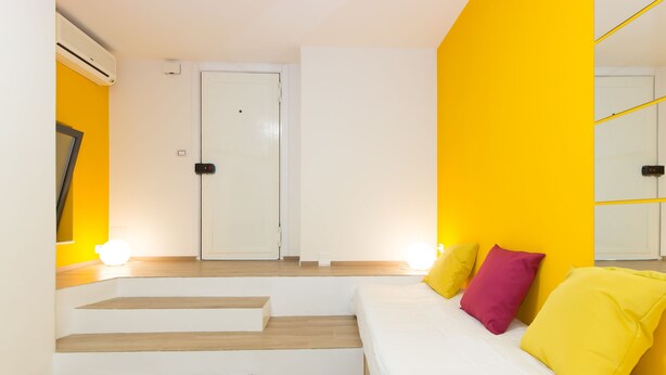 Unclassified image, 1 of 31, button - Central Rooms Il Re (Catania)