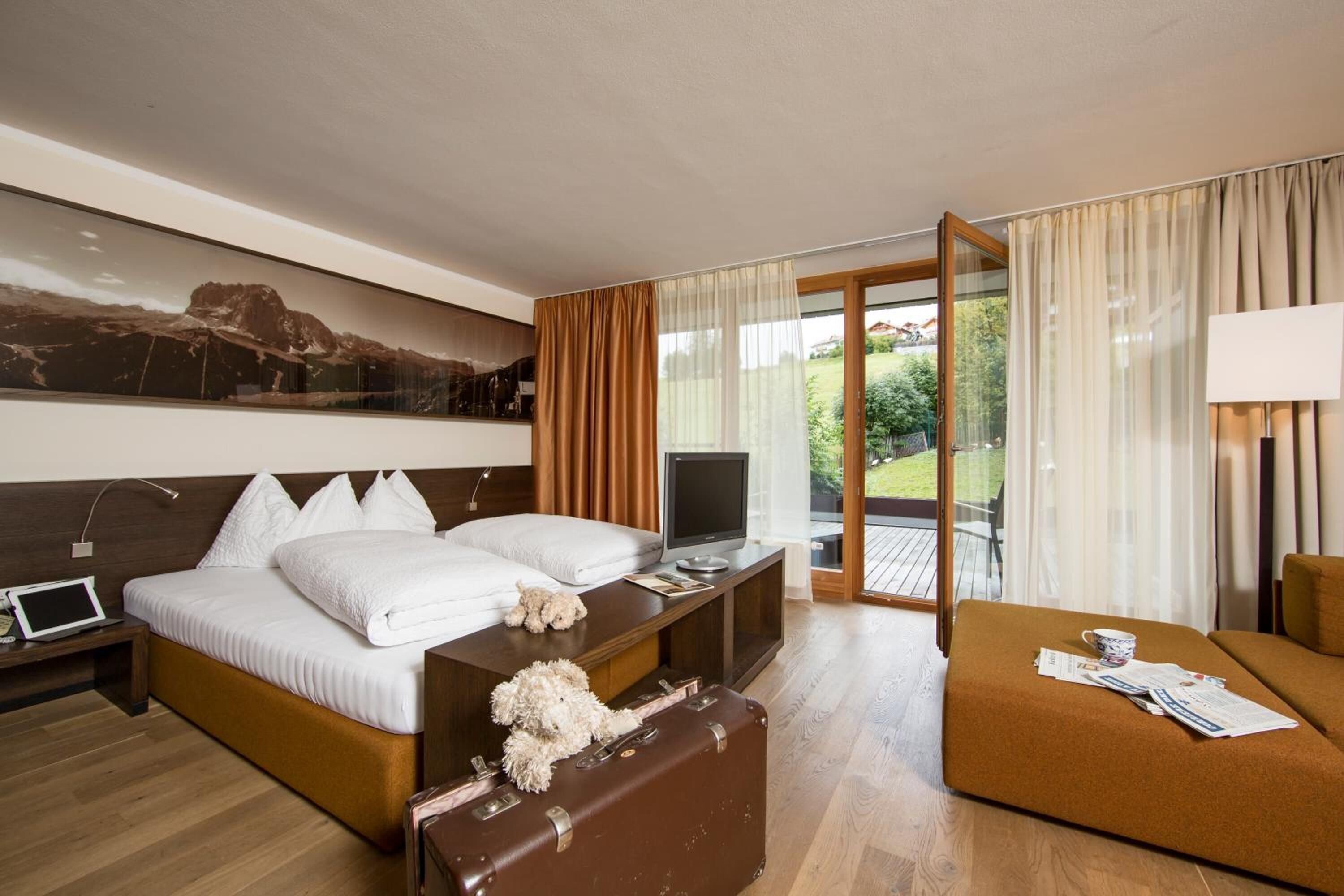 premium bedding, in-room safe, desk, soundproofing