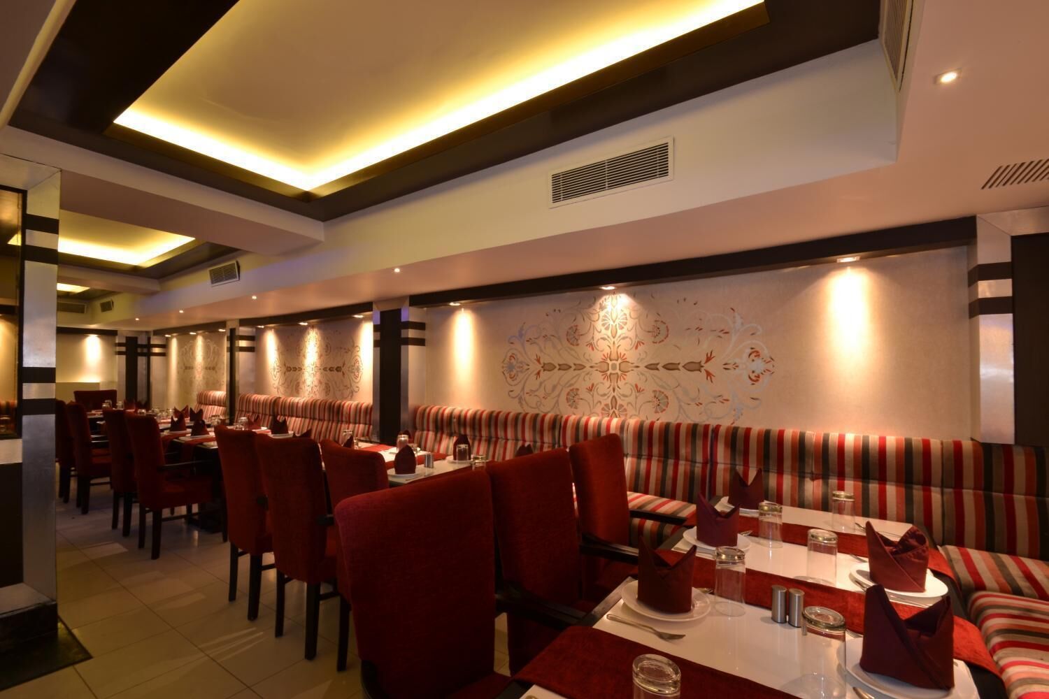 breakfast, lunch, dinner served; international cuisine