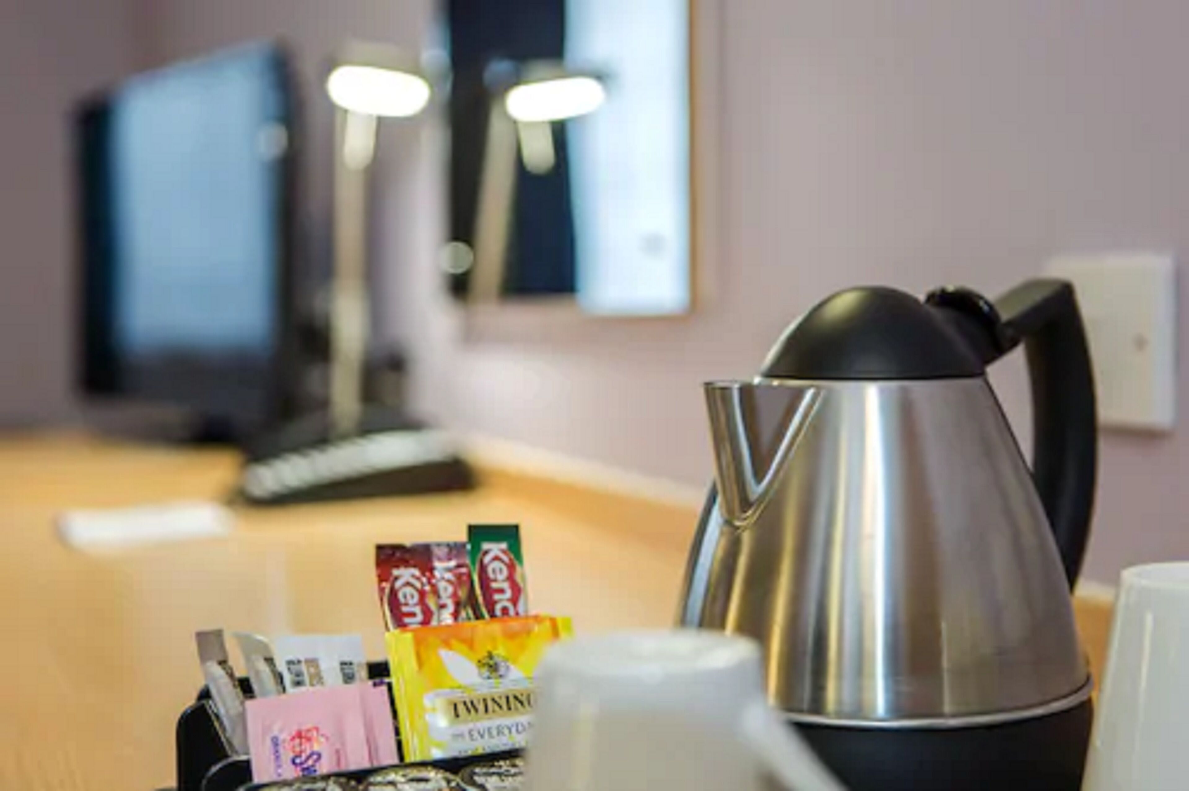 32-inch flat-screen tv with cable channels, tv