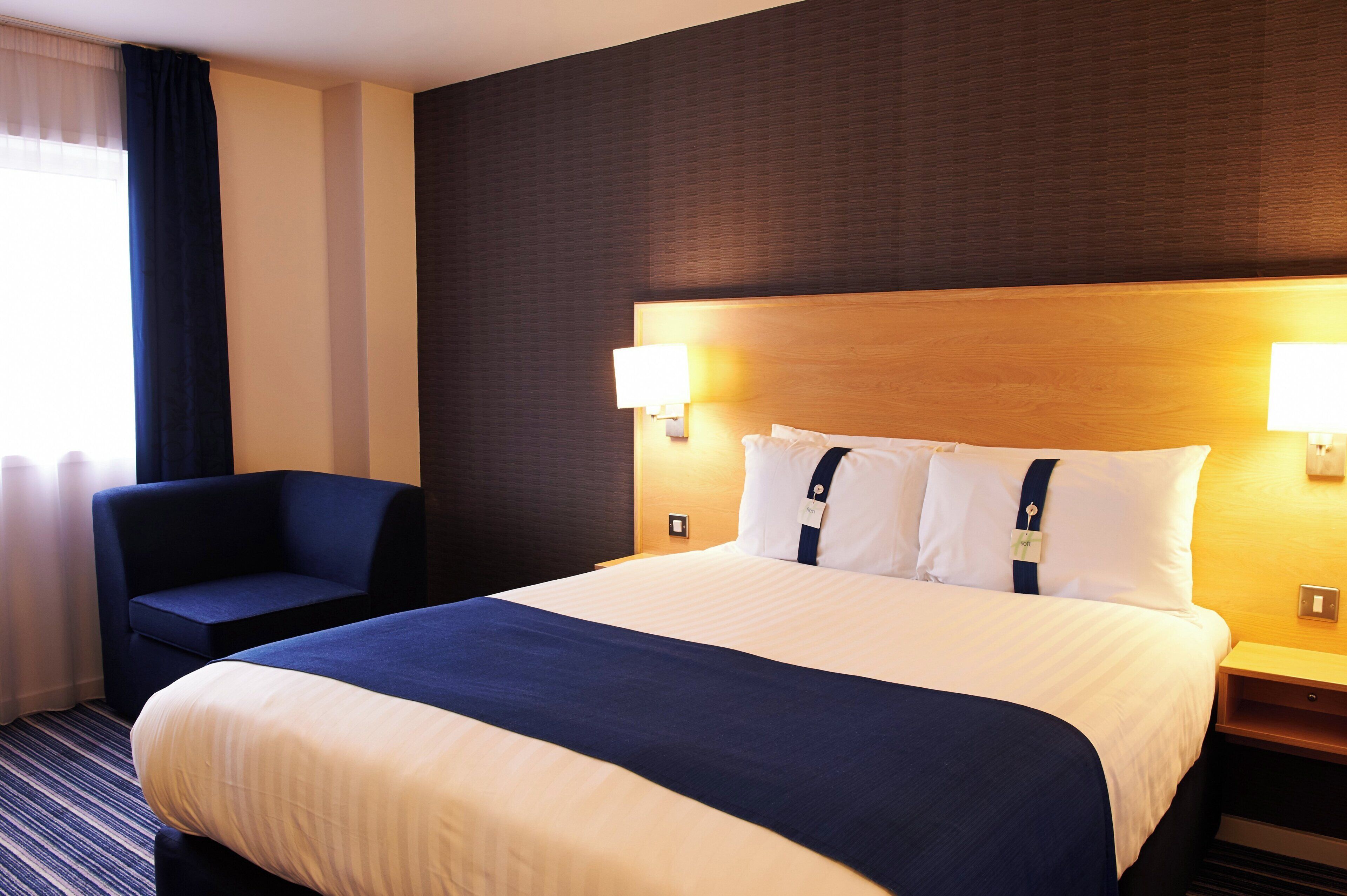 Standard Room, 1 Double Bed | Desk, blackout drapes, iron/ironing board, WiFi (free)