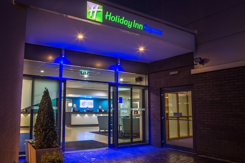 Holiday Inn Express Manchester Airport by IHG