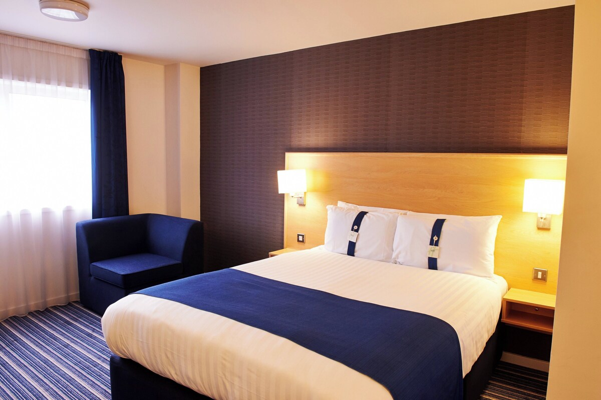 Standard Room, 1 Double Bed | Desk, blackout drapes, iron/ironing board, WiFi (free)