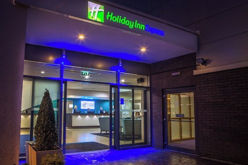 Holiday Inn Express Manchester Airport by IHG