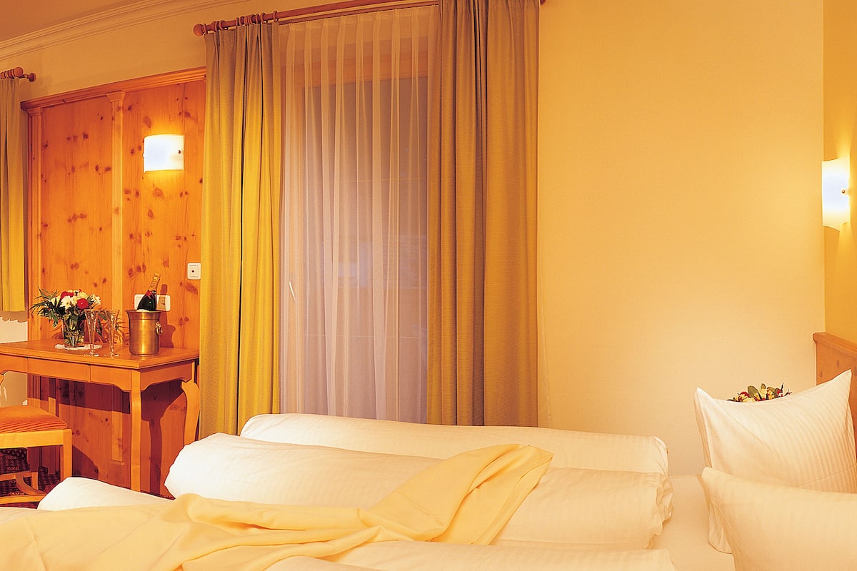 Standard Double Room (Riffler) | In-room safe, desk, soundproofing, free WiFi