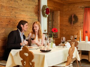 Dinner served, international cuisine - Hotel Enzian (Landeck)