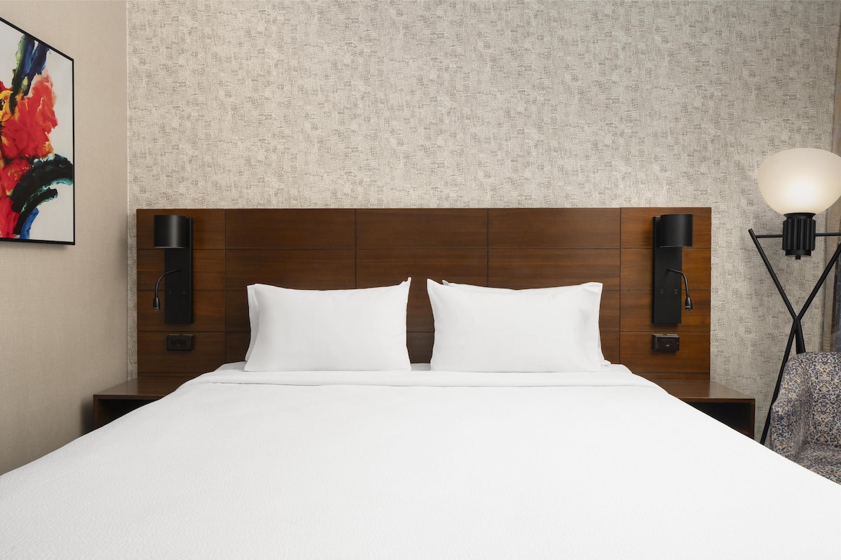 Luxe beddengoed, pillowtop-bedden, een kluis op de kamer