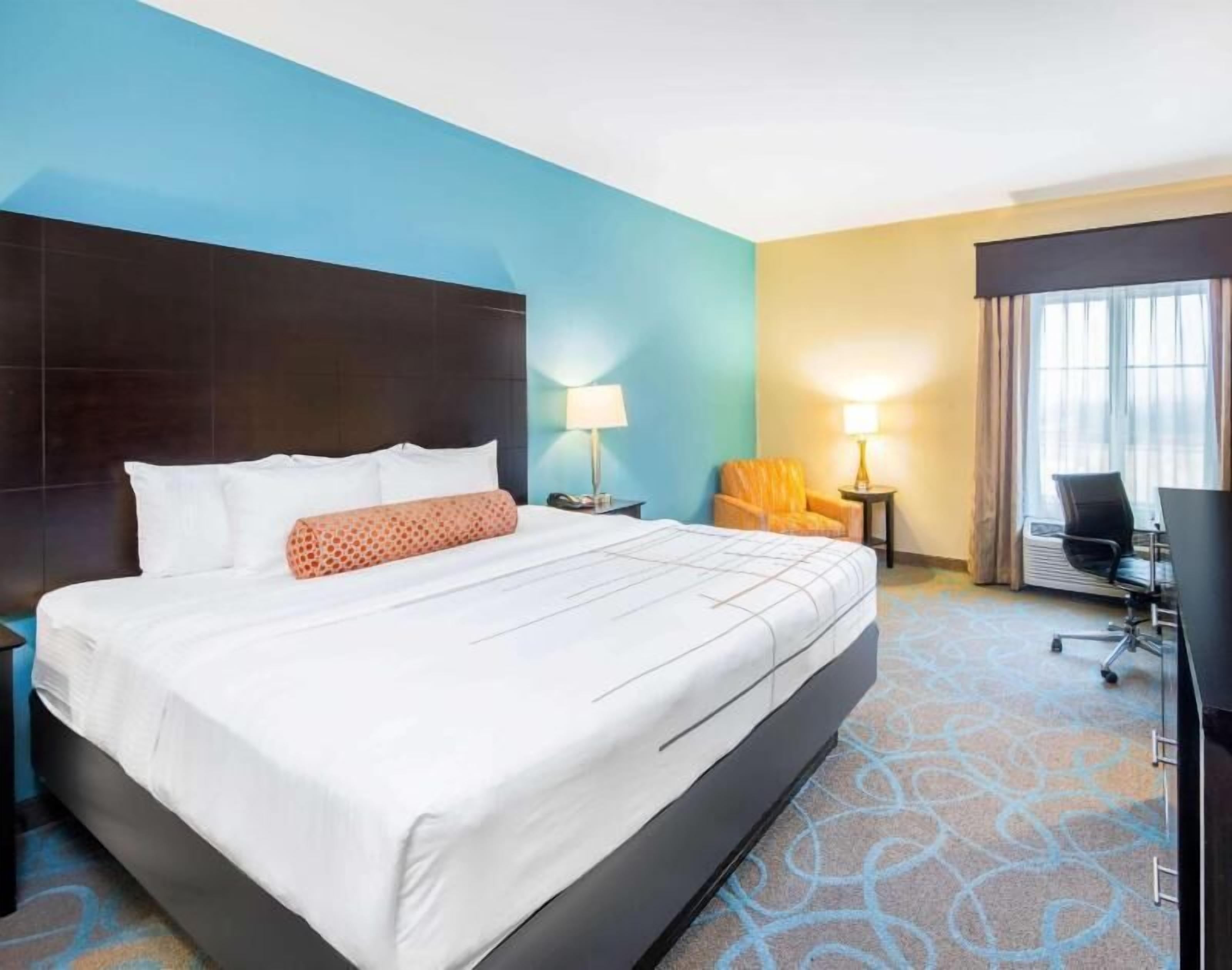 Literie de qualité supérieure, surmatelas, bureau