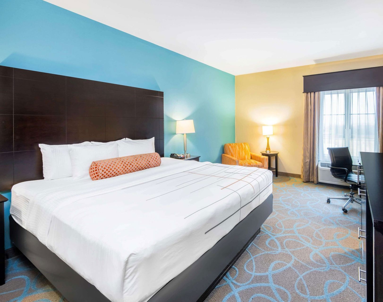 Literie de qualité supérieure, surmatelas, bureau