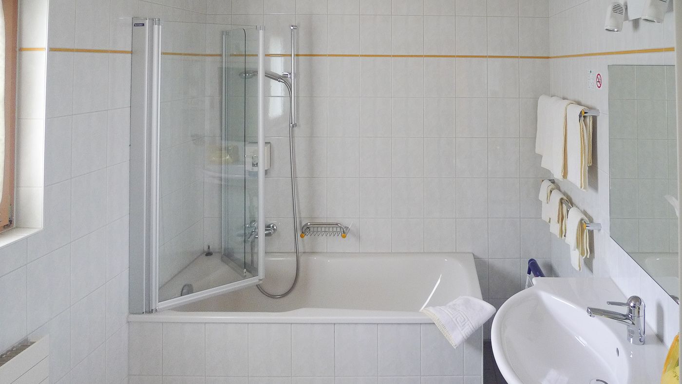 double or twin room, 2 single beds, balcony, mountain view | bathroom | hair dryer, towels, soap, shampoo