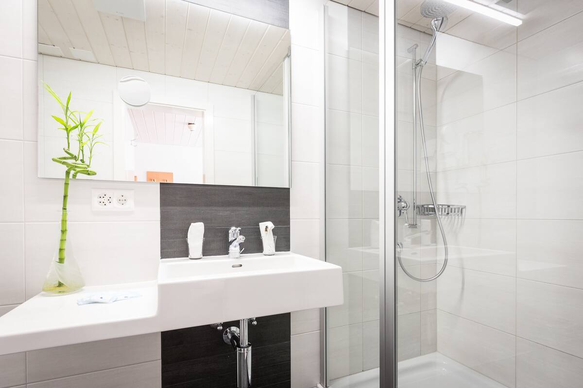 double or twin room, 2 single beds, balcony, mountain view | bathroom | hair dryer, towels, soap, shampoo