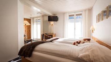 双人房或双床房, 2 张单人床, 阳台, 山景 | 羽绒被、特色装修、办公桌、遮光窗帘