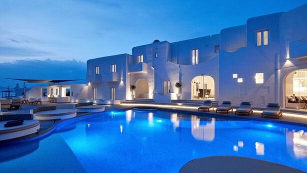 A modern hotel with a swimming pool, sun loungers, and a helipad. - Absolute Mykonos Suites & More (Mykonos)