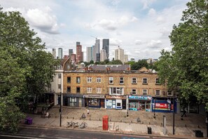 Exterior - The Maiden Oval (London)