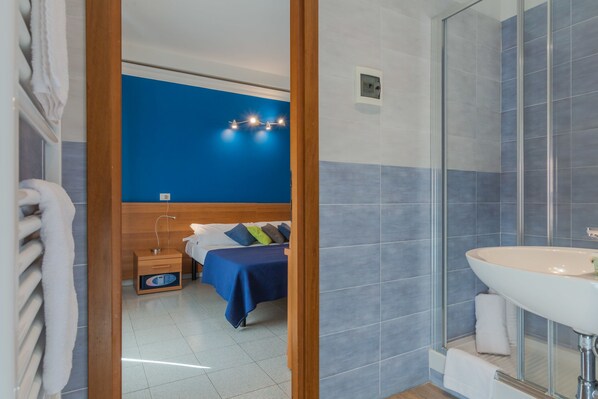 Standard-Doppel- oder -Zweibettzimmer | Badezimmer