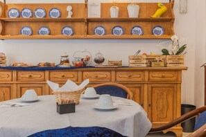 Desayuno continental incluido todos los días 