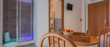 Economy Double or Twin Room | In-room safe, desk, soundproofing, cribs/infant beds