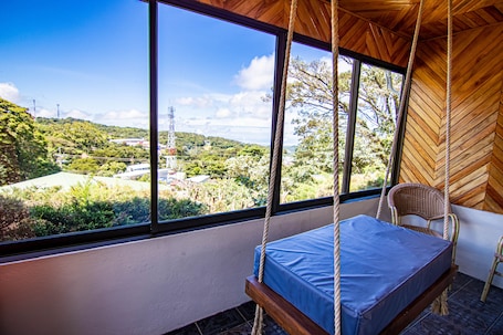 Quarto triplo superior, vista para a montanha | Wi-Fi de cortesia, roupa de cama. Hotel Don Taco