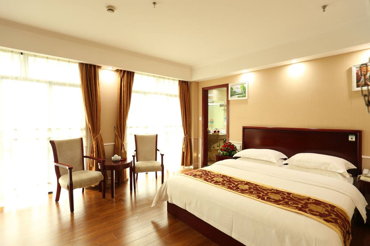 Room, 1 King Bed | Free wired Internet