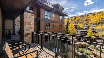 4Bedroom and Den Mountain View Condo | Terrace/patio