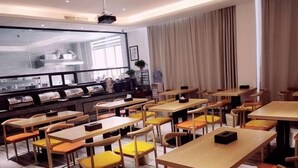 Frokost serveres