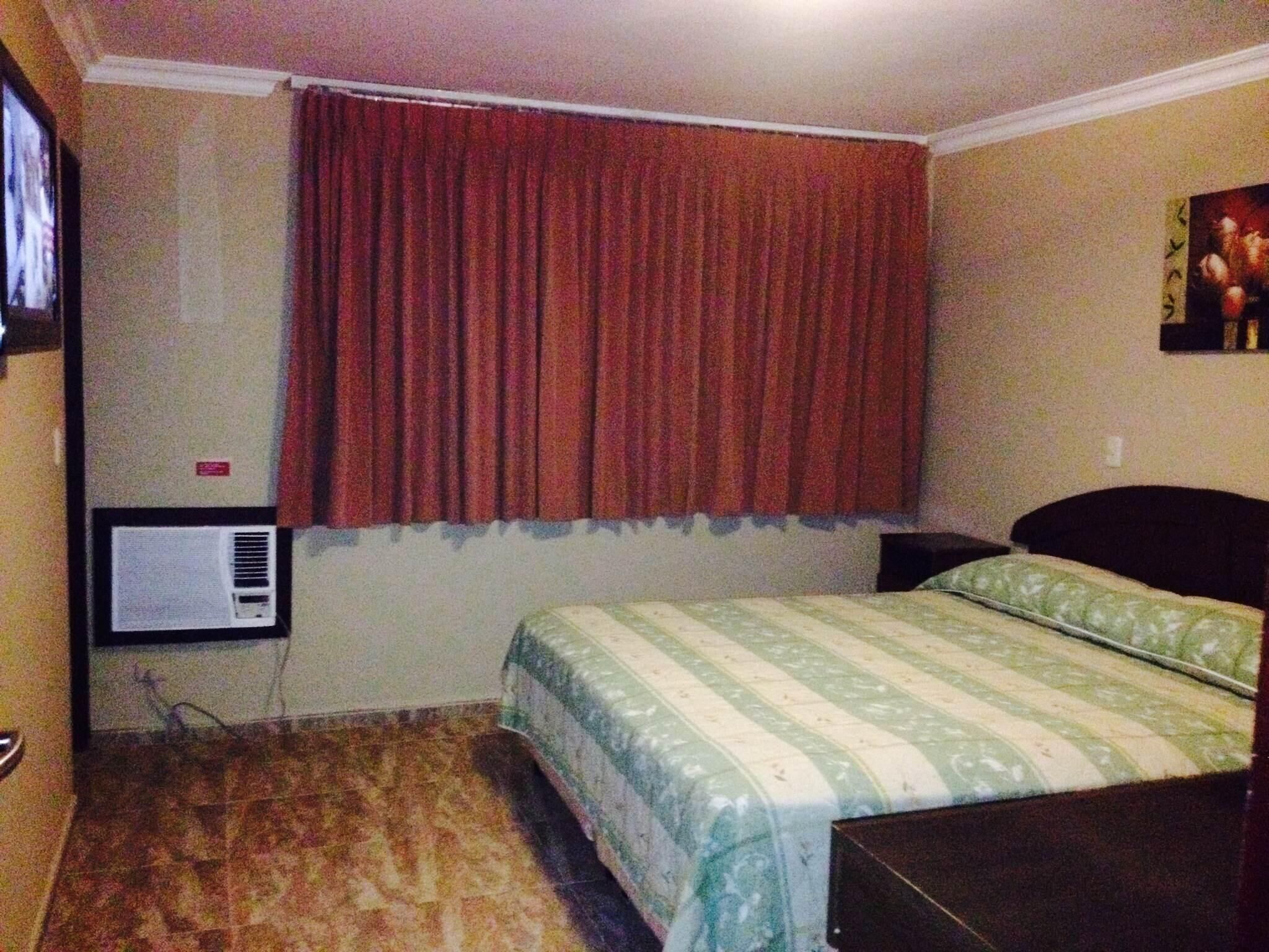 Down comforters, in-room safe, blackout drapes, free WiFi