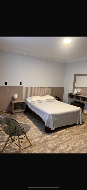 標準客房, 1 張標準雙人床 | 羽絨被、客房內保險箱、遮光布/窗簾、免費無線上網