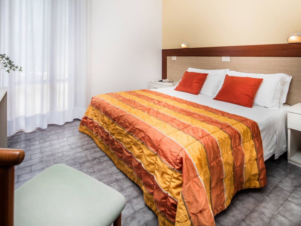 In-room safe, desk, WiFi (free)