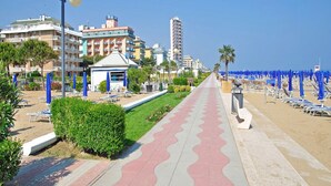 Unclassified image, 3 of 57, button - Hotel Bettina (Jesolo)