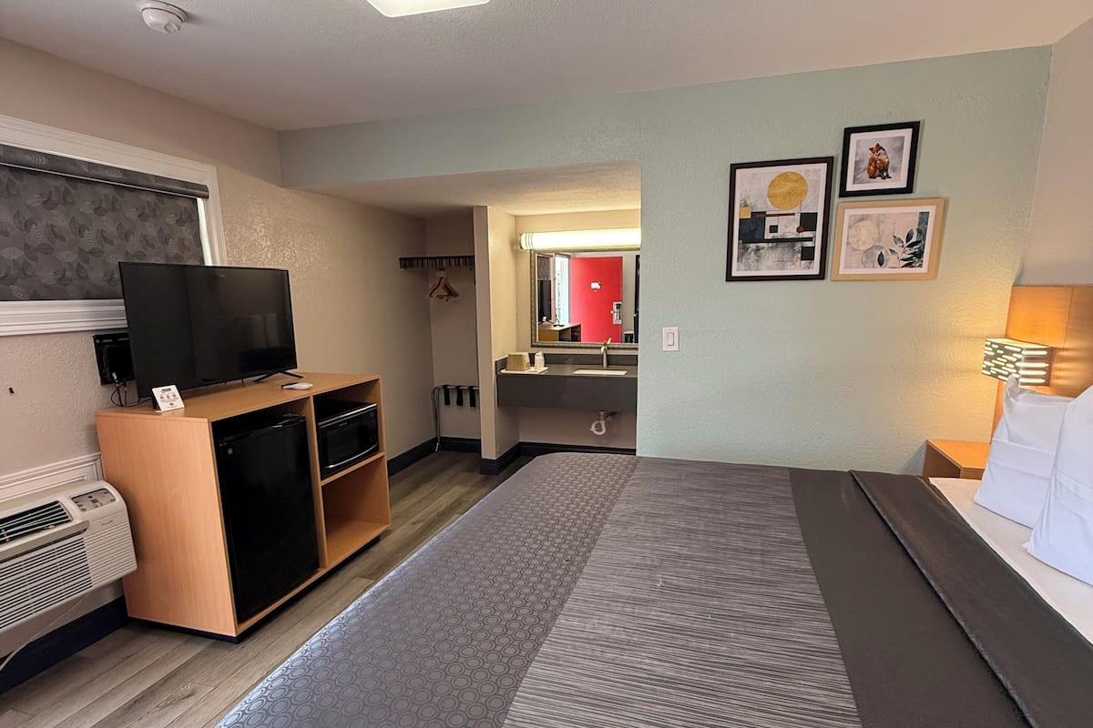 Escritorio, tabla de planchar con plancha, camas extra y wifi gratis