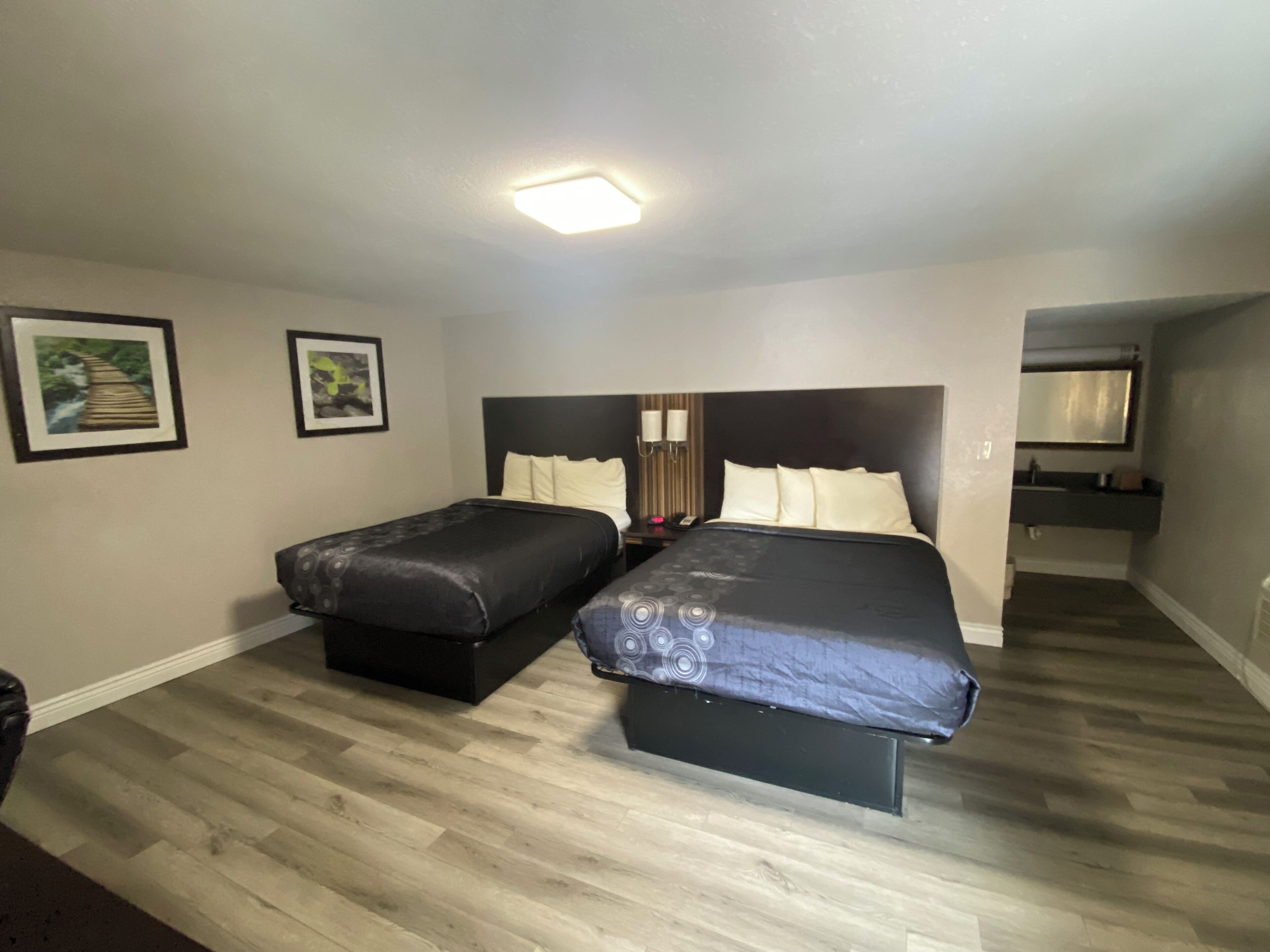 Desk, iron/ironing board, rollaway beds, free WiFi