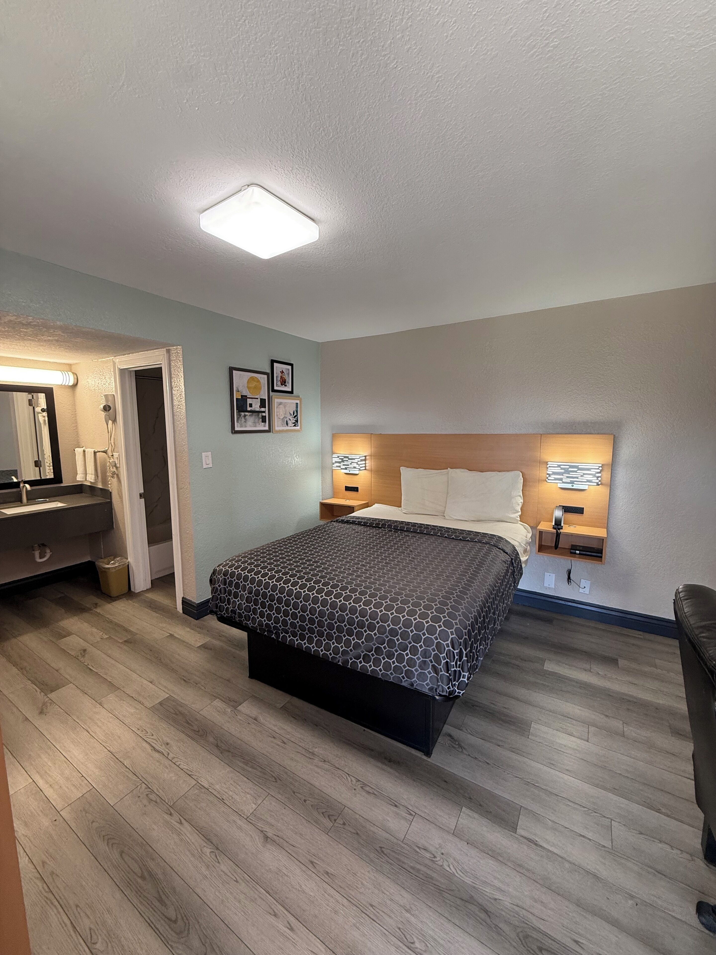 Desk, iron/ironing board, rollaway beds, free WiFi