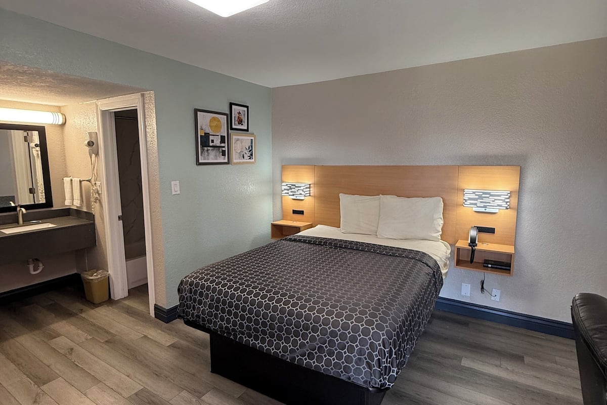 Escritorio, tabla de planchar con plancha, camas extra y wifi gratis