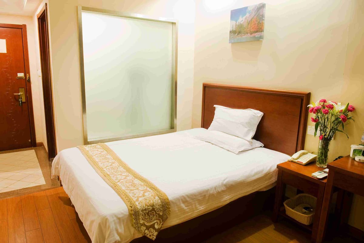 Kamar Double Superior, 1 Tempat Tidur King | Brankas, meja kerja, dan Wi-Fi gratis