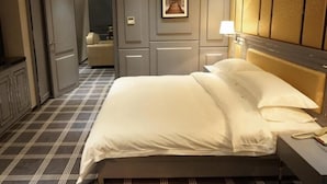 A hotel room with a large bed, a bedside table with a lamp, a wardrobe, and a door leading to a bathroom. - GreenTree Inn Shantou Chengjiang Road Business Hotel (Shantou)