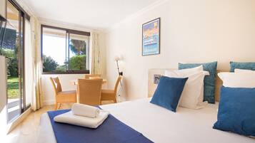 Coffres-forts dans les chambres, draps fournis