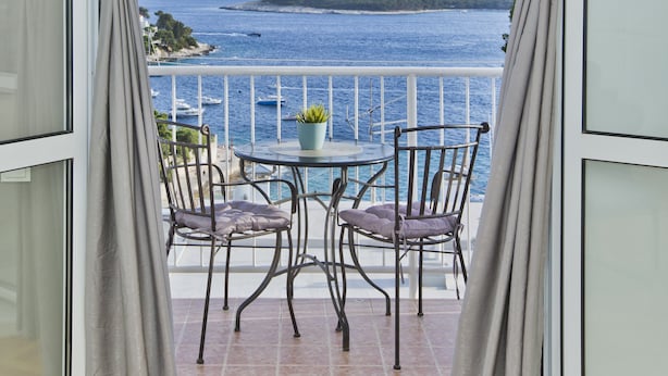 Appartement supérieur, balcon, vue sur la mer (for 4 persons) | Système d’insonorisation, accès au Wi-Fi (inclus)