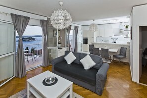 Superior Apartment, Balcony, Sea View (for 4 persons) | Living area