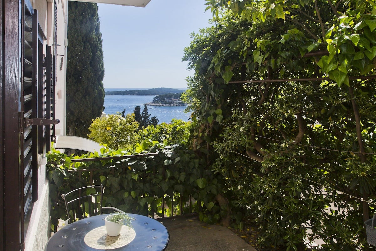 Monolocale City, terrazzo, vista mare (for 2 persons) | 1 camera, insonorizzazione, Wi-Fi gratuito