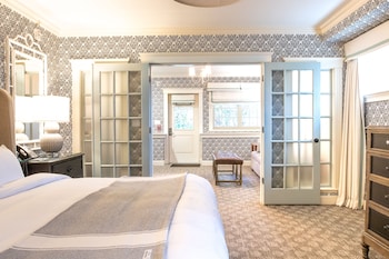Suite, 1 King Bed with Sofa bed | Premium bedding, down comforters, free minibar, individually decorated at The Inn at Hastings Park, Relais & Chateaux - Boston
