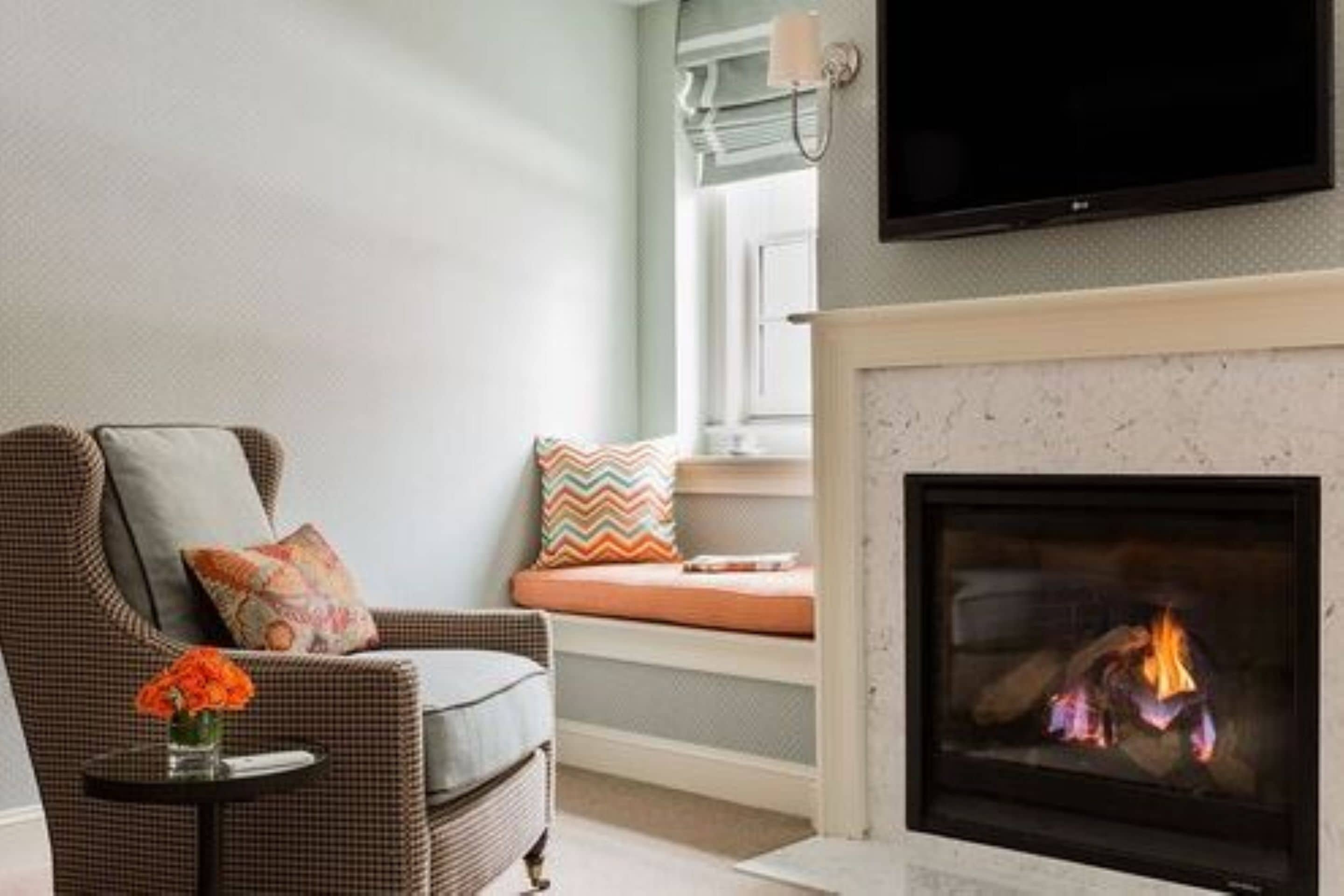 suite, 1 king bed with sofa bed | living room | 42-inch flat-screen tv with cable channels, tv, ipod dock