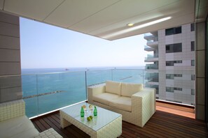 Appartamento Deluxe, 2 camere da letto, vista oceano (2 adults + 2 children) | Vista spiaggia/mare